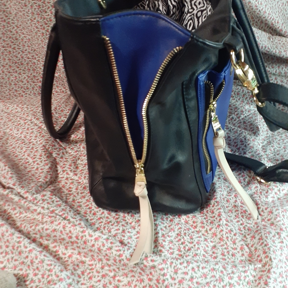 Purse - Picture 2 of 3